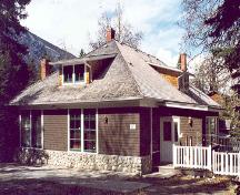 Tarry-a-while, Banff, Alberta. A Municipal Historic Resource.; Peter and Catharine Whyte Foundation, Edward J. Hart, 2003