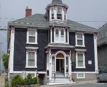Zwicker House, Old Town Lunenburg, front façade, 2004; Heritage Division, Nova Scotia Department of Tourism, Culture and Heritage, 2004