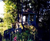 Vue du Domaine Joly de Lotbinière, qui montre le "nid d'amour," 2002.; Agence Parcs Canada / Parks Canada Agency, 2002.