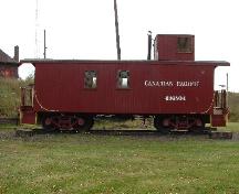 Le wagon de queue du chemin de fer Canadien Pacifique, revêtu en bois; McAdam Historical Restoration Committee