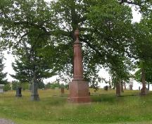 Une image montrant un exemple de pierre tombale monumentale en granite rouge; Town of St. George