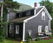 Rear (west) elevation, Lincoln Meister House, New Ross, Nova Scotia, 2008.; Heritage Division, Nova Scotia Department of Tourism, Culture and Heritage, 2008