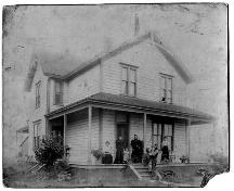 Exterior view of the Abercrombie House, with the Abercrombie family on the front porch, c.1900; Richmond Archives Photograph No. 1987 21.