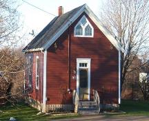 Front and west sides of the Little Red Schoolhouse, Amherst, NS, 2009.; Heritage Division, NS Dept of Tourism, Culture and Heritage, 2009