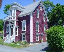 Smith House, Old Town Lunenburg, south and west façades, 2004; Heritage Division, Nova Scotia Department of Tourism, Culture and Heritage, 2004