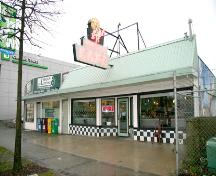 Exterior view of Goodmanson Building with Round Up Cafe neon sign, 2007; City of Surrey, 2007
