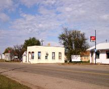 Contextual view, from the southeast, of the Elgin Canadia Imperial Bank of Commerce Building, Elgin, 2005; Historic Resources Branch, Manitoba Culture, Heritage, Tourism and Sport, 2005