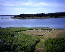 View of Grassy Island Fort, showing the remains of a building, 2001.; Parks Canada Agency / Agence Parcs Canada, P. Kell, 2001.