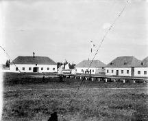 View of Norway House, showing the Archway Warehouse and its adjacent buildings circa 1890.; Library and Archives Canada / Bibliothèque et Archives Canada, PA-038697.
