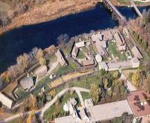 Aerial view of the Sainte-Marie Among the Hurons Mission National Historic Site of Canada, 2005.; Huronia Historical Park, Rosemary Vyvyan & William Brodeur, 2005.
