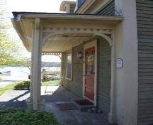 Front entrance, Rippin House, Shelburne, Nova Scotia, 2007.
; Heritage Division, NS Dept. of Tourism, Culture and Heritage, 2007
