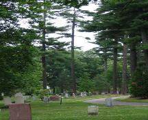 View of the mature trees and a landscape of Mount Hermon Cemetery, 2005.; Parks Canada Agency / Agence Parcs Canada, Rhona Goodspeed, 2005.