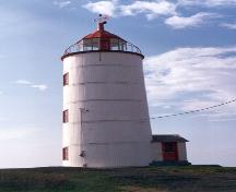 General view of the Île-Verte Lighthouse, showing the sparse articulation with three square windows set in a vertical line on the tower, 1988.; Quebec Ministry of Cultural Affairs / Ministère des Affaires culturelles du Québec, 1989.