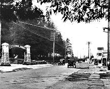 View of Central Park Gate and Kingsway, 1921.; Burnaby Planning and Building Department Collection.
