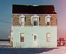 Cette image montre la résidence avant l'addition de la véranda; Équipe de recherche sur la valorisation du patrimoine