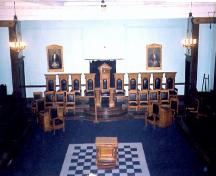 Vue de l'intérieur du Masonic Memorial Temple, qui montre la salle de la Loge bleue principale, 2000.; Parks Canada Agency / Agence Parcs Canada, A. Waldron, 2000.