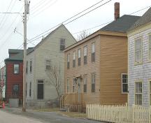 Bonnett House in streetscape along lower St. George Street, Annapolis Royal, Nova Scotia, 2007.; Heritage Division, NS Dept. of Tourism, Culture and Heritage, 2007