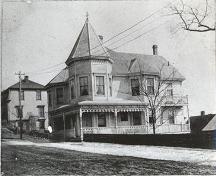 Front elevation, McLachlan House, Lunenburg, NS, ca. 1910; Courtesy of the Heritage Division, Province of Nova Scotia