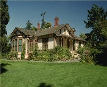 General view of Point Ellice House / O'Reilly House, showing the shallow pitched gable roofs, 1991.; Parks Canada Agency / Agence Parcs Canada, 1991.