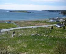View looking towards the Southern Shore Highway of South Side Burial Ground, Ferryland, NL. Taken 2009. ; HFNL/Andrea O'Brien 2009
