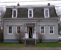 The front elevation of the J. W. Bingay / Dr. Morton House, Yarmouth, NS, 2006.; Heritage Division, NS Dept. of Tourism, Culture and Heritage, 2006