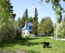 Vue d'ensemble - du sud de la maison Lecoy, région de Lac du Bonnet, 2007; Historic Resources Branch, Manitoba Culture, Heritage, Tourism and Sport, 2007