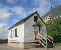 Façades principales - du sud de la chapelle Charlebois, The Pas, 2007; Historic Resources Branch, Manitoba Culture, Heritage, Tourism and Sport, 2007