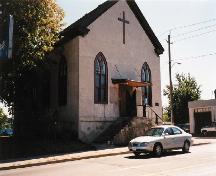 General view of Salem Chapel, showing its central entry door on one gable end, set between two large pointed-arch windows, 1998.; Parks Canada Agency / Agence Parcs Canada, 1998.