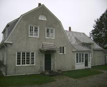 This photograph shows the contextual view of the building and illustrates the Dutch gambrel roof, 2007; Town of St. Andrews