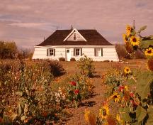 The Addison Sod House as seem from the garden, 2004.; Government of Saskatchewan, Calvin Fehr, 2004.
