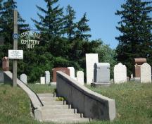 Of note is the slight rise that separates the cemetery from Colonel Talbot Road.; Kendra Green, 2007.
