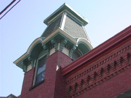 Résidence William Vassie - Le toit et la corniche