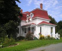 Front perspective, St. Joseph's Glebe House, St. Joseph's, NS, 2005.; Heritage Division, Nova Scotia Department of Tourism, Culture and Heritage, 2005