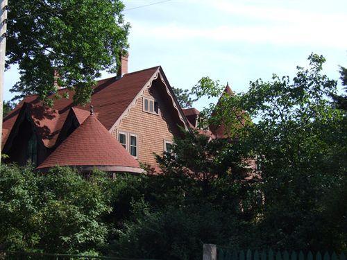 Roofline, showing turrets