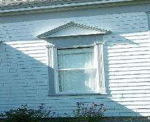 Captain James Anthony House, Port Wade, N.S., classical temple pediment window surrounds, 2009.; Heritage Division, NS Dept. of Tourism, Culture and Heritage, 2009