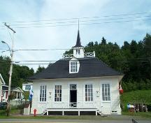 General view of the L'Isle-Verte Court House, showing the façade facing the road after the restoration, 2008.; Agence Parcs Canada / Parks Canada Agency, 2008.