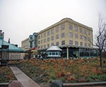 Contextual view, from the southeast, of the Johnston Terminal Building, Winnipeg, 2007; Historic Resources Branch, Manitoba Culture, Heritage and Tourism, 2007