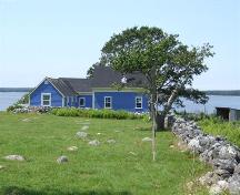 Rear elevation showing shoreline, New Jerusalem Farm on McNutt's Island, Nova Scotia; Heritage Division, NS Dept. of Tourism, Culture and Heritage, 2009