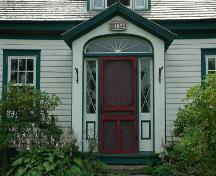 The portico with fanned transom and sidelights of the Pettipas House at Tracadie, Antigonish County.; Heritage Division, Dept. of Tourism, Culture and Heritage, 2009.