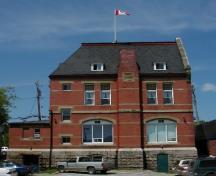 Rear view of St. Stephen Post Office, showing its use of contrasting red brick and pale stone, 2003.; Parks Canada Agency / Agence Parcs Canada, 2003.