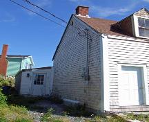 Side elevation and entrance, Mackey House, Ketch Harbour, NS, 2007.; Heritage Division, NS Dept. of Tourism, Culture and Heritage, 2007
