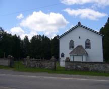 Of note is the Melville White Church with adjacent cemetery and stone wall.; Kirsten Pries, 2008.