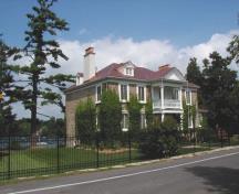 General view of de Salaberry House, showing the main entrance set on an imposing columned portico with a gabled upper-storey balcony, 2002.; Agence Parcs Canada / Parks Canada Agency, 2002.