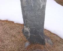 Stèle funéraire de Marie Doucet au cimetière de la Pointe-à-Major, à l'Anse-des-Belliveau, N-É; Heritage Division, NS Dept. of Tourism, Culture & Heritage, 2009