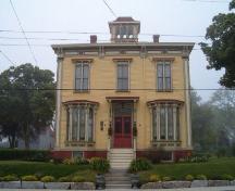 Front elevation, Guest House, Yarmouth, 2004.; Heritage Division, Nova Scotia Department of Tourism, Culture and Heritage, 2004