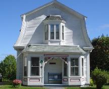 60 Dufferin Street, New Town Lunenburg, front façade, 2004; Heritage Division, NS Dept. of Tourism, Culture and Heritage
