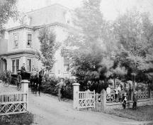 Image de la maison prise vers 1890; Village of Dorchester