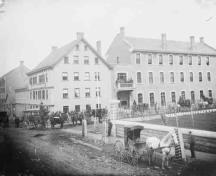 View of the Albion Hotel in April 1875 and its situation on the corner of Daly Avenue in Ottawa.; Library and Archives Canada/PA-009314