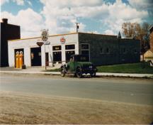 Contextual view, from the northeast, of Sid's Garage, Carberry, ca. 1945; Carberry Plains Archives, ca. 1945Historic Resources Branch, Manitoba Culture, Heritage, Tourism and Sport, 2010