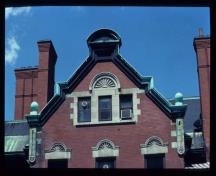 General view of the John R. Booth Residence, showing the construction of red brick with contrasting stone trim, 1982.; Parks Canada Agency, Agence parcs Canada, 1982.